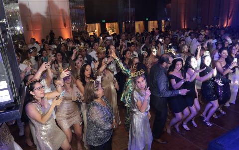 Los asistentes demostraron su talento en el baile al ritmo de la agrupación La Machine.