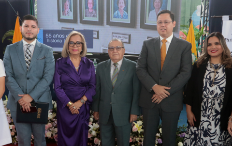 Kirk Mora, Patricia Ayala de Coronel, Ivo Orellana, Danny Mora y Ángeles Chávez.