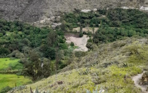 Producto de los trabajos en la ladera se registró un movimiento de tierra que desembocó en el río Machángara