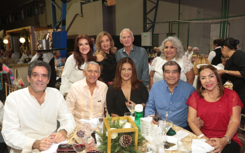 Geoconda Proaño, Cecilia de Sotomayor, Paco Sotomayor, Cecilia Silva, Fernando Jarrín, Nicanor Moscoso, Luz Marina de Moscoso, Jorge Idrovo y Teresita de Idrovo.