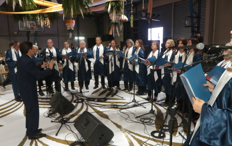 La actuación del coro de la institución, dirigido por el maestro Fabricio Avelino, fue uno de los momentos más memorables de la noche.
