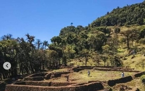 El nombre del complejo, de origen quichua, significa 'agua eterna', reflejando la conexión espiritual de los antiguos habitantes con la naturaleza.