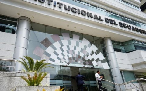 La Corte Constitucional tiene como misión garantizar la vigencia y supremacía de la Constitución.