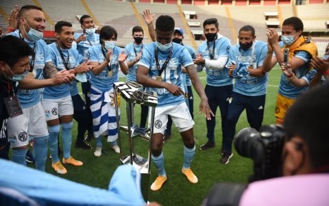 Washington Corozo jugó tres años en Lima, Perú.