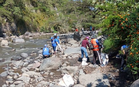El colectivo rescate del río San Pedro realiza constantes mingas de limpieza.
