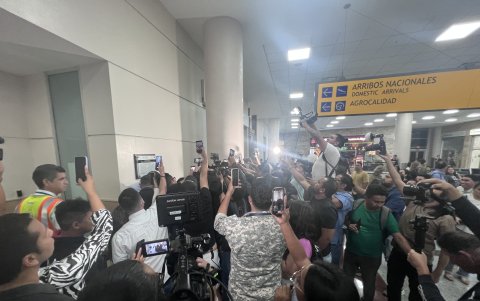 Unos 35 medios presenciaron la llegada de Felipao a Guayaquil.