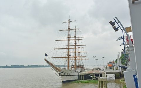 Visitantes. Potenciar el turismo fluvial en el río Guayas es uno de los desafíos de las autoridades locales.