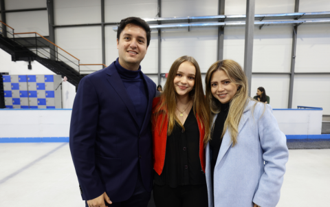 Nicolás Benítez, Mikaela García y María José Montúfar.