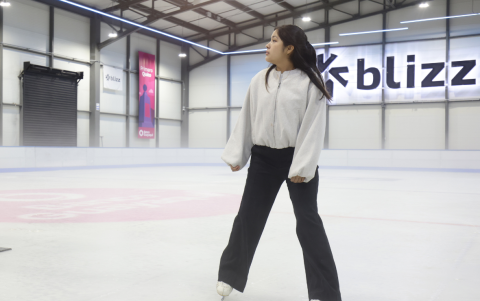 Dominic Oña sobre la pista.