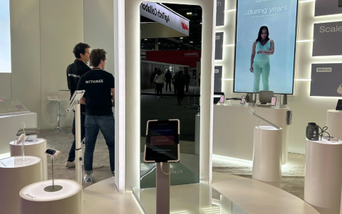 Withings Omnia es un espejo inteligente que redefine el cuidado personal, usando inteligencia artificial para ofrecer un análisis completo de tu salud.