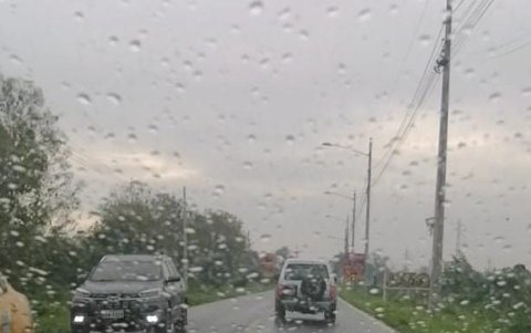 El parabrisas juega un papel crucial a la hora de manejar por lo que se recomienda el uso del aire acondicionado para no dejarlo empañar.