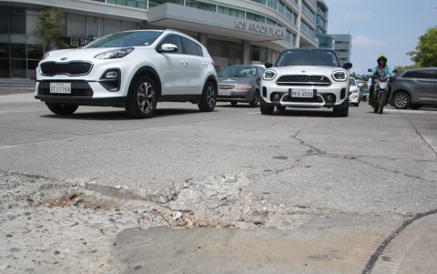 EL ASFALTO EN LA PUNTIILA. 
Pendientes. En la zona de Los Arcos, la obra está por llegar. Conductores exhortan a que sea antes del invierno. 
.
AG-EXTERNOS.