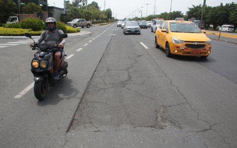 Vía principal. Hay sectores donde, de los 4 carriles, 3 fueron intervenidos. Se ignora por qué el trabajo fue incompleto. 
PERIODISTA:  DIANA SOTOMAYOR

.
AG-EXTERNOS.