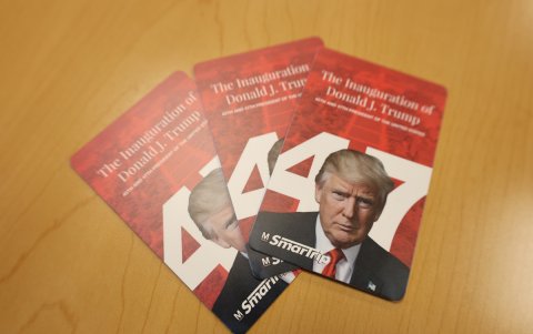 Ttarjetas del metro conmemorativas con la imagen del presidente electo de Estados Unidos Donald Trump