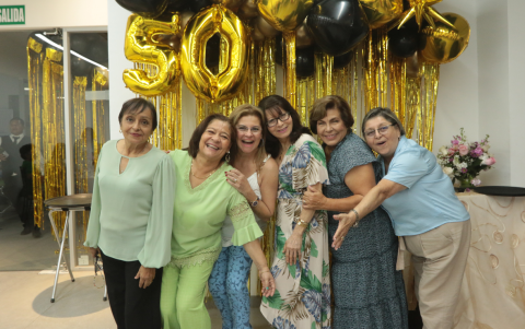 Raquel Bernal, Teresa Valarezo, Gina Haddad, Olimpia Illescas, Blanca Silva y Martha Robles.
