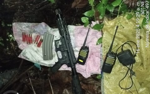 Artículos hallados por elementos de las Fuerzas Armadas en Esmeraldas.