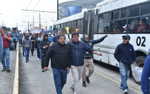 Los trabajadores del sistema de Trolebús exigen incremento salarial