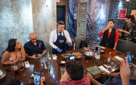 Los invitados degustaron una cangrejada, elegida como patrimonio como este proyecto.,