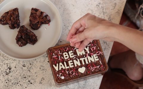 El chocolate es el ingrediente estrella, ya está probando creaciones para San Valentín.