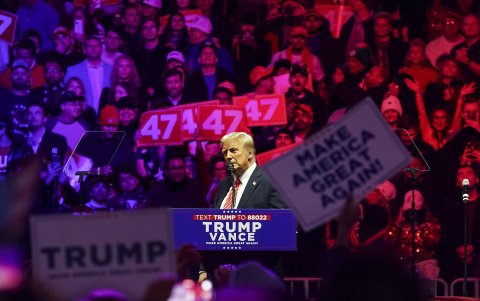 El presidente electo de Estados Unidos, Donald Trump, se dirige a sus seguidores en un mitin en el Capital One Arena en Washington, DC, EE.UU., el 19 de enero de 2025.