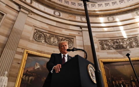 El presidente de Estados Unidos, Donald Trump, habla durante la ceremonia de investidura en la Rotonda del Capitolio de Estados Unidos en Washington, DC, EE.UU.