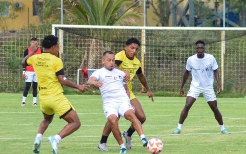 Barcelona disputó un juego comprobatorio con Delfín