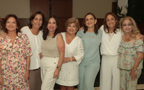 Mónica Argenzio, Pilar Gómez, Vivian Centeno, Lorena Manrique, Ana María Enderica, Alicia Cordero y Sandra Caamaño.