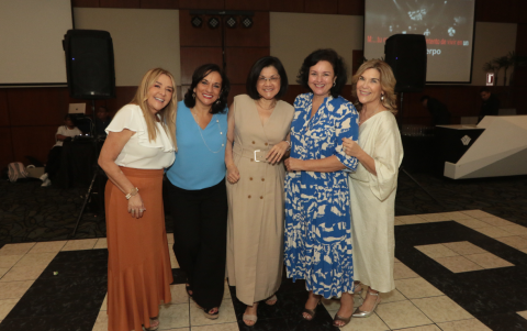 Cecilia Cárdenas, Brenda Avilés, Glenda Wong, Cecilia Guzmán y Mónica García.