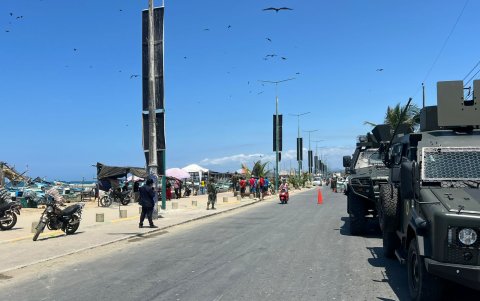 Los militares llegaron al lugar para frenar la protesta. Los pescadores siguen a la espera de la atención de las autoridades.