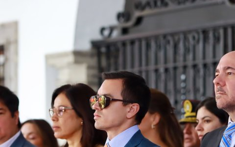 Con sus decretos, Noboa encargaba a Cynthia Gellibert (i) la Vicepresidencia de Ecuador.