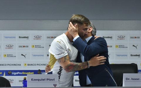 Ezequiel Piovi durante el anuncio de sus despedida de Liga de Quito.