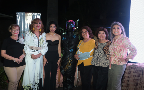 Paquita Kravarovich, Fátima Constante, Rudy Cordero, Paquita de Salas, Laura Gómez Serrano y Teresa Sandoval.