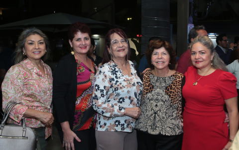 Teresa Sandoval, Ximena Frugone. Angelita de Echanique, Laura Gómez y Alexandra Castro.