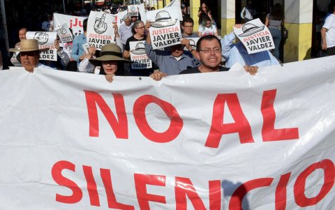 Imagen de archivo de familiares y amigos de periodistas asesinados en México.