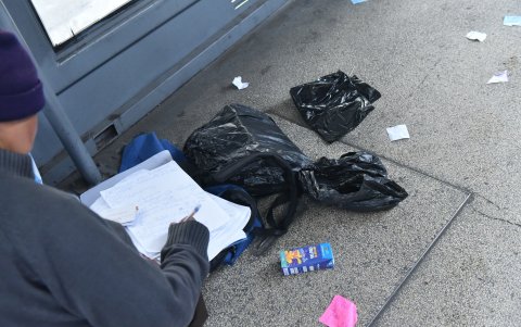 La falta de guardias de seguridad vuelve peligrosas a las paradas e incluso algunas albergan a personas en situación de calle.