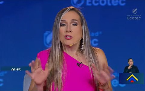 Elsa Guerra, del Partido Socialista, era la única mujer candidata presente.