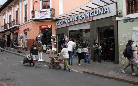 Quito cuenta con once centros comerciales populares creados para reubicar a los comerciantes informales.