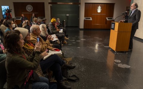 Ceremonia. El director de la casa de Ana Frank en Ámsterdam, Ronald Leopold, en la presentación de la exposición.