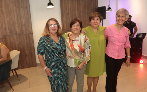 Débora Camacho, Cecilia Ycaza, Priscila Mite y Sonia Pozo.