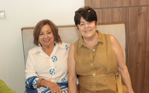 Aura Zevallos de Meitzner y Silvia Enz de Heymann.