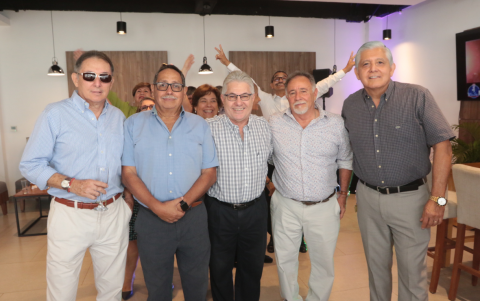 Rómulo Torres, Carlos Falconí, Bernardo Meitzner, Antonio León y Luis Aguirre.