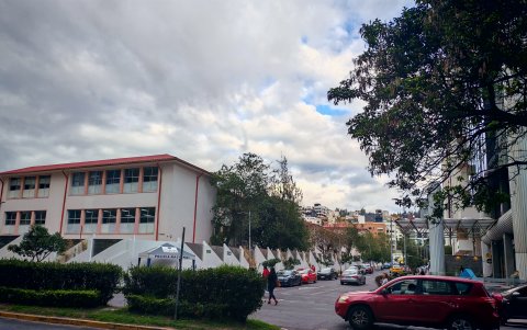 El Colegio Benalcázar empezó a funcionar en El Batán en 1956. La institución pronto cumplirá 75 años y tiene más de 1.500 estudiantes.