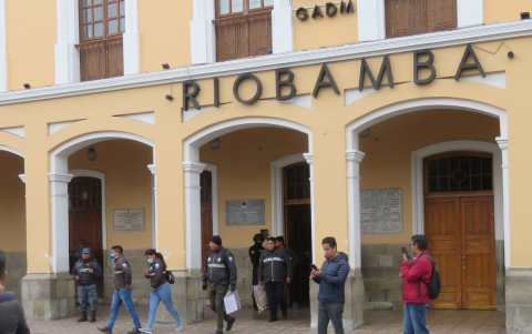 Los concejales fueron trasladados al Comando de Policía #6 luego de rendir sus versiones.
