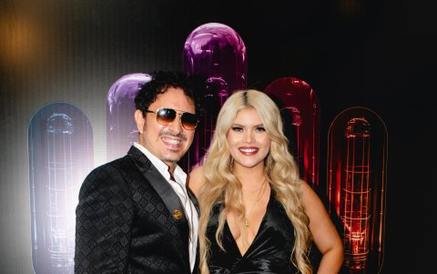 Con su pareja, Gabriela.