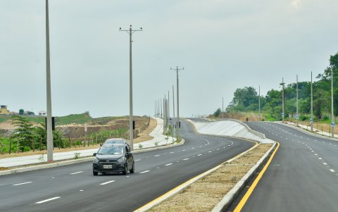 Parroquia. Viaductos de ingreso a Chongón fueron inaugurados meses atrás. Esta infraestructura forma parte de la malla vial.