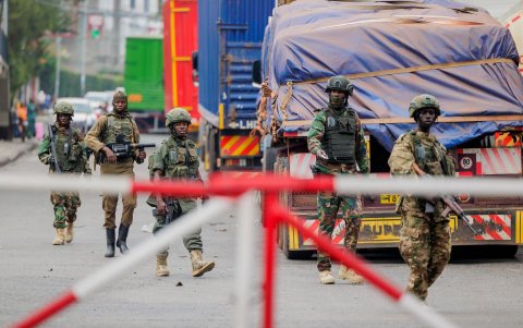 Miembros del grupo armado M23 en el lado congoleño del cruce fronterizo La Corniche entre la República Democrática del Congo y Ruanda en Gisenyi, Ruanda, el 29 de enero de 2025.