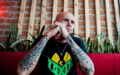 El músico latacungueño ha integrado la banda más representativa del metal extremo en Ecuador, Ente y la banda de culto Sal y Mileto.