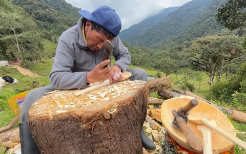 En el km 60 habitan artesanos y guardianes de la naturaleza. Mantienen la tradición para elaborar las cucharas de palo