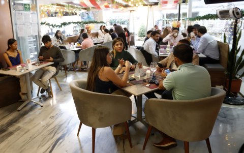 Maqya. El restaurante se especializa en comida urbana del norte de Perú. El pisco no puede faltar.