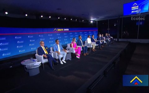 Asambleístas. La cabeza de lista de asambleístas nacionales del oficialismo, Annabella Azín, y del correísmo, Raúl Chávez, se ausentaron.